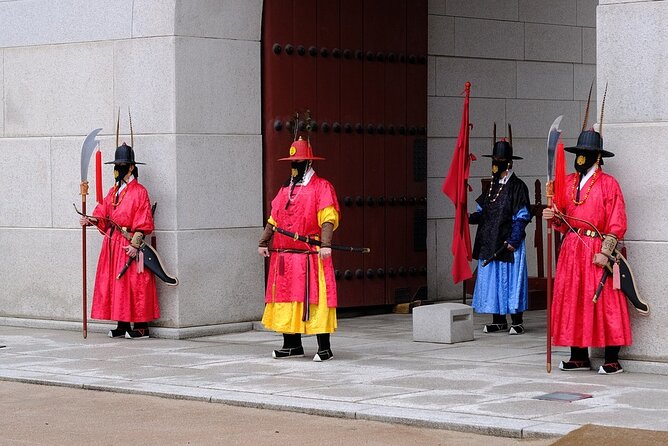 Seoul Private Tour: Palace, Bukchon, Insadong & Han River Cruise - Price and logistics, and what your money covers