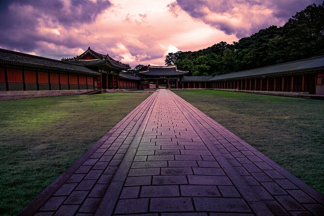 Seoul Private Tour: Palace, Bukchon, Insadong & Han River Cruise - Bukchon Hanok Village: a neighborhood, not a museum