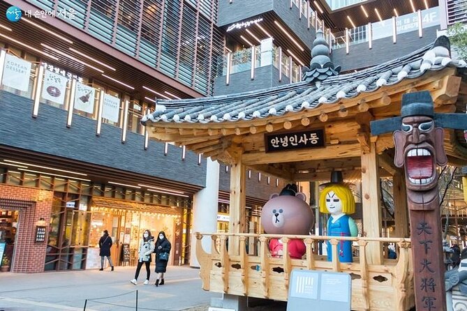 Seoul Private Tour: Palace, Bukchon, Insadong & Han River Cruise - Jogyesa Temple downtown: a short stop with big atmosphere