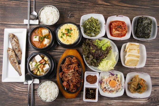 Seoul Private Tour: Palace, Bukchon, Insadong & Han River Cruise - Insadong and Hanjeongsik lunch: old streets, planned food