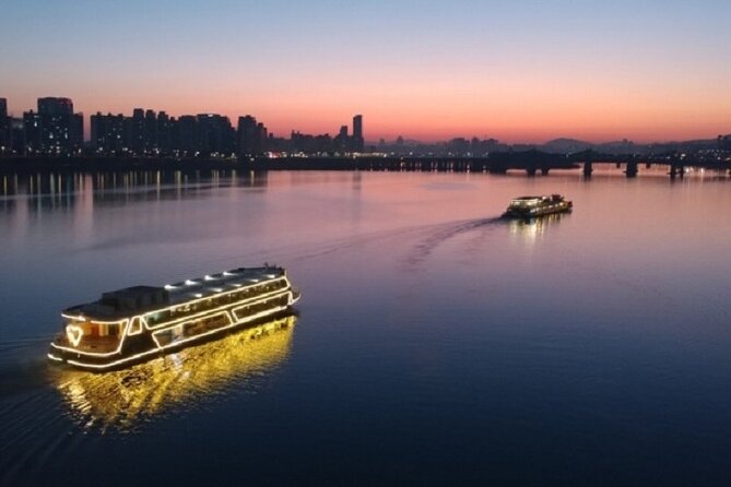Seoul Private Tour: Palace, Bukchon, Insadong & Han River Cruise - Yeouido Hangang Park and the Han River cruise: clean views, quick reset
