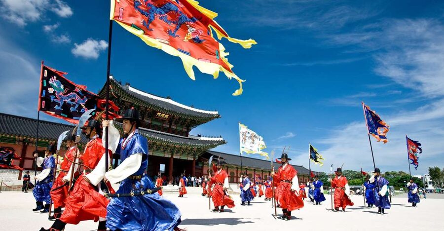 Seoul: Royal Palace Morning Tour including Cheongwadae - Royal guard changing ceremony: timing, photos, and real presence