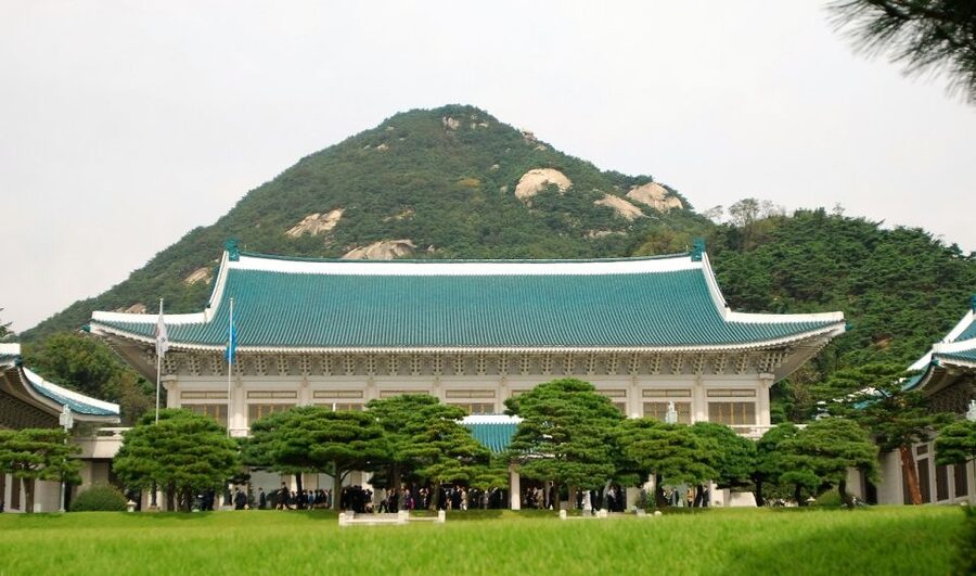 Seoul: Royal Palace Morning Tour including Cheongwadae - Cheongwadae and the photo moment you’ll actually use