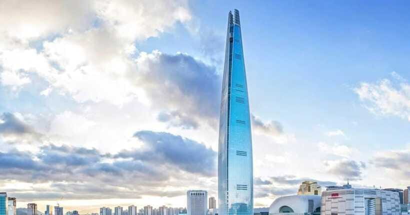 Seoul: Sky Lotte World Tower Ticket - The vertical start: art exhibition zone before the big views