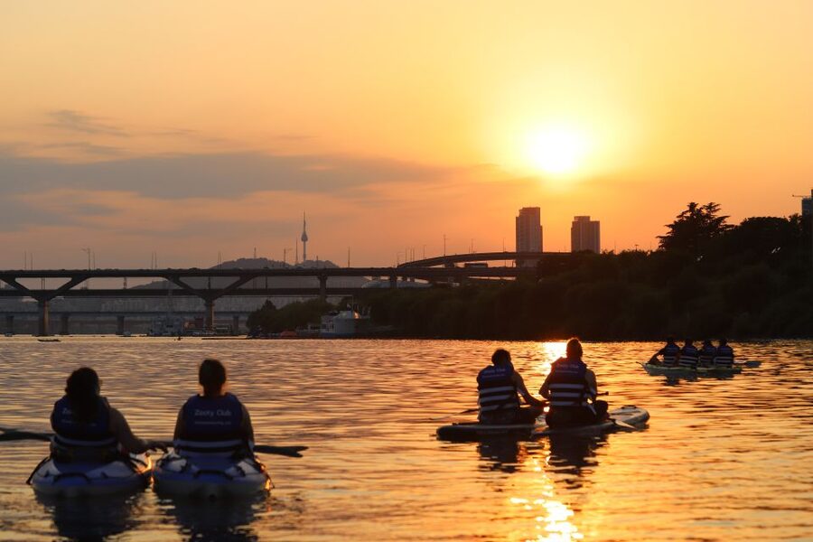 Seoul: Stand Up Paddle Board (SUP) & Kayak in Han River - Included photos: why you don’t have to be your own camera crew