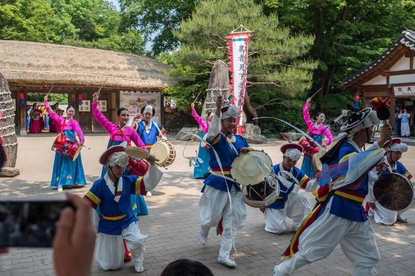Seoul: Suwon Hwaseong, Folk Village, & Starfield Library - Yongin Korean Folk Village: Crafts, Recreated Homes, and Performances