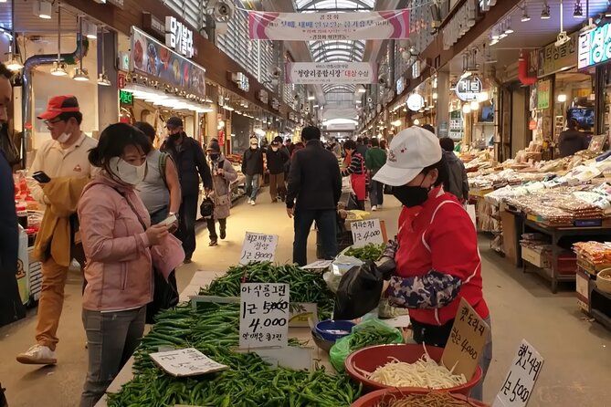 Seoul: Temple Vegan Cooking Class & Oriental Medicine Tour - Cheongnyangni market: herbs and ginseng up close