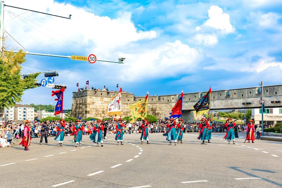 Seoul: The 62nd Suwon Hwaseong Cultural Festival Day Tour - Night Performances Inside the Fortress: Jinchan, Seonyu-mong, and Yajo