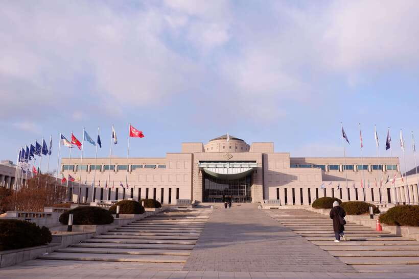 Seoul: The War Museum, Jogyesa, and Tapgol Park Tour - Price and value: what $42 buys you for a half-day Seoul circuit