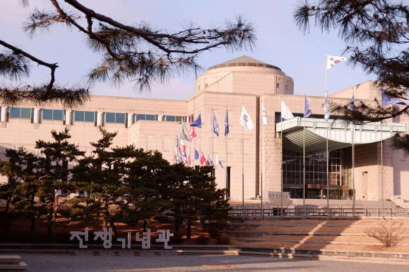 Seoul: The War Museum, Jogyesa, and Tapgol Park Tour - Price and logistics: what will make or break your day