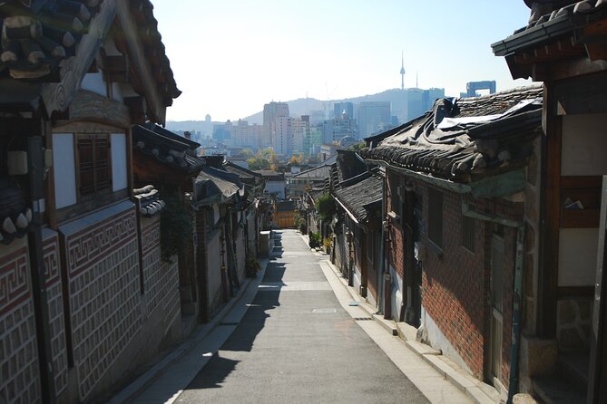 Seoul: UNESCO Heritage Palace, Shrine, and More Tour - Jongmyo Royal Shrine: sacred space you can understand