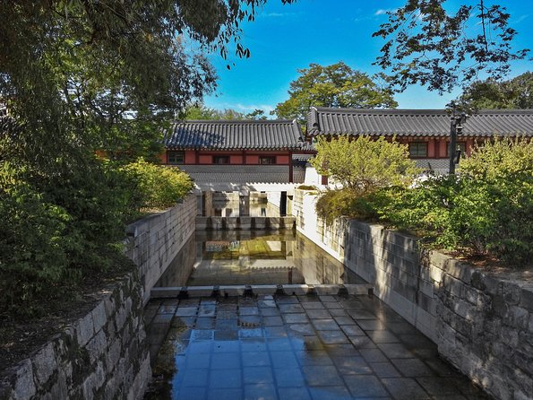 Seoul: UNESCO Heritage Palace, Shrine, and More Tour - Bukchon Hanok Village and the Sunday swap to Namsangol