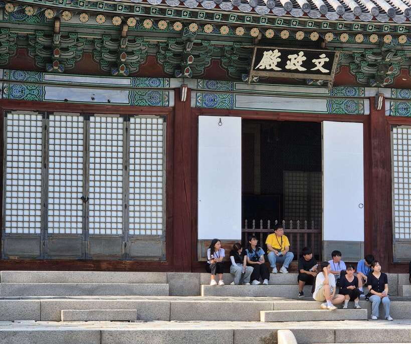 Seoul: UNESCO Palace and Street Foods Guided Tour - Changgyeonggung Palace: Royal Family Stories Without the Rush