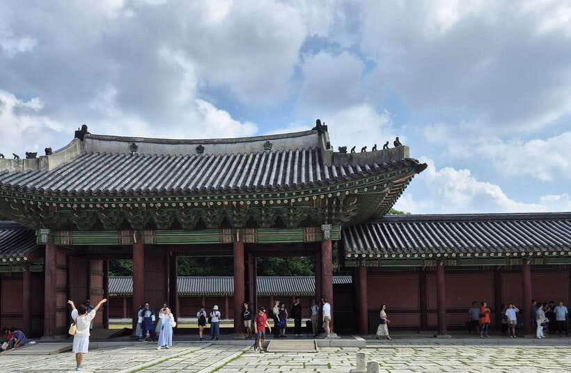Seoul: UNESCO Palace and Street Foods Guided Tour - Getting Started: Changdeokgung Ticket Office Meeting Point