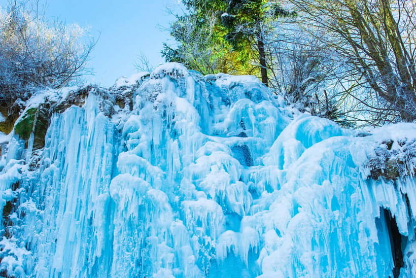 Seoul: Vivaldi Park Winter Ski with Eobi Ice Valley Day Tour - Vivaldi Park Ski World: 5.33 hours that depend on your package choice