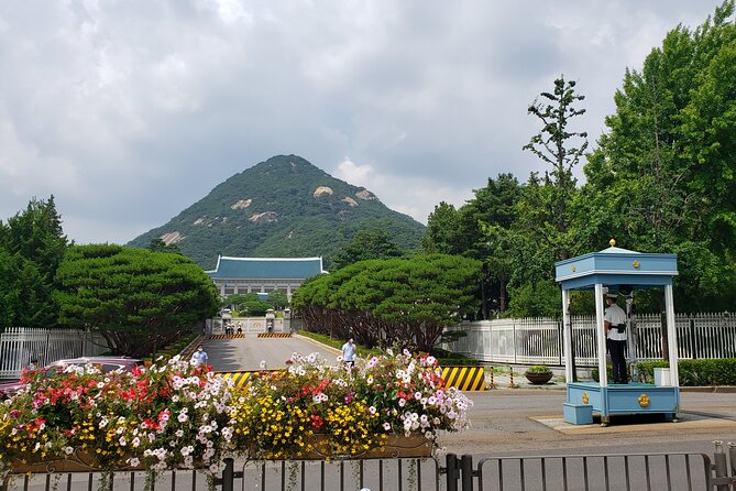 (Small Group) Palace & Seoul Old Town Highlights - Jogyesa Temple: calm in the middle of Seoul