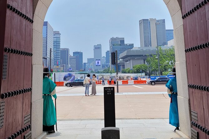(Small Group) Palace & Seoul Old Town Highlights - Gyeongbokgung Palace: the big-ticket highlight and your main cultural anchor