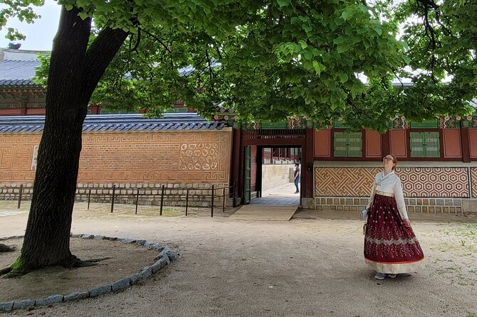 (Small Group) Palace & Seoul Old Town Highlights - Why Lee’s guiding style makes a difference on this route