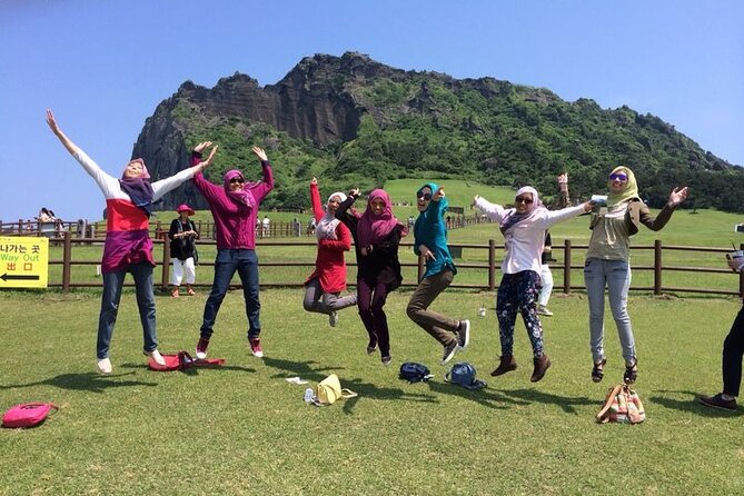 Small group Private Taxi Tour DAY experience in Jeju island - Seongeup Folk Village: a short culture hit that feels real