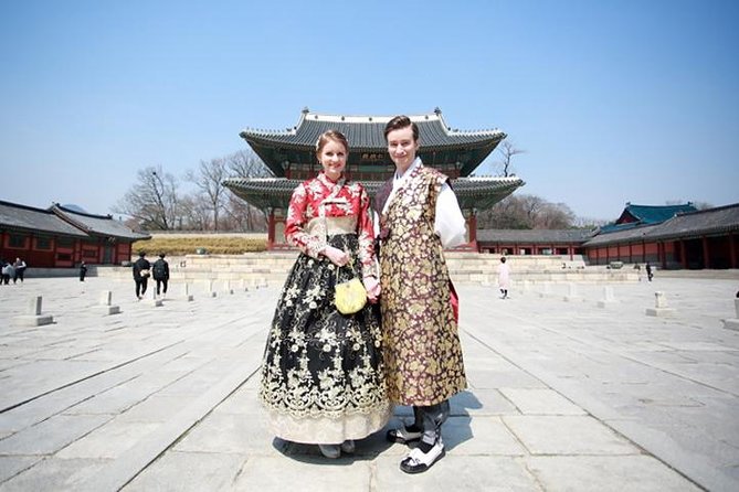 Small Group Seoul Highlight Tour opt. Hanbok & Tea Ceremony - Changing of the guard ceremony: the 10am and 2pm reality check