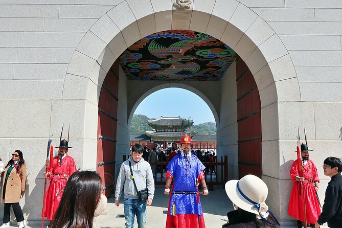 Small-Group Seoul Tour with Gyeongbokgung Palace (hotel pick-up) - Gyeongbokgung Palace Visits, plus Tuesday Switch to Changdeokgung