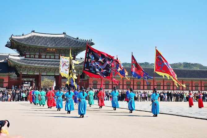 Small-Group Seoul Tour with Gyeongbokgung Palace (hotel pick-up) - Blue House Square and Gwanghwamun Guard Changing Ceremony