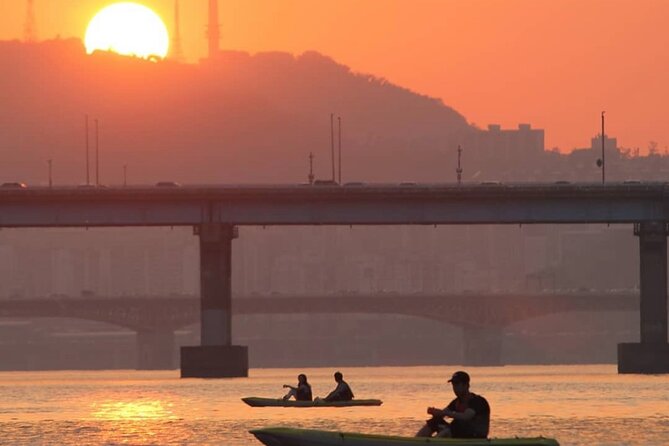 Stand Up Paddle Board (SUP) and Kayak Activities in Han River - What happens when you arrive: gear, showers, and quick safety briefing