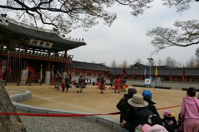 Suwon Hwaseong Fortress and Korean Folk Village Day Tour from Seoul - Guides make or break the experience, and the range is real