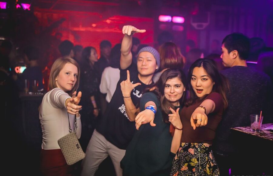 The Seoul Pub Crawl [official] - Meeting point, duration, and the timing mindset